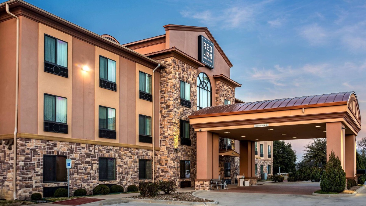 Mineral Wells Hotel | Red Lion Inn & Suites Mineral Wells