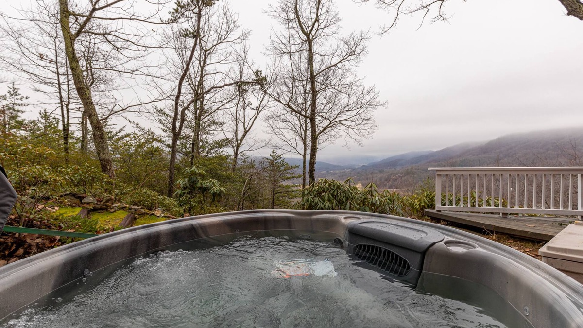 Frank House | Red Mountain Lodge - Sunrise and Sunset Mountain Views, Hot Tub, Pool Table