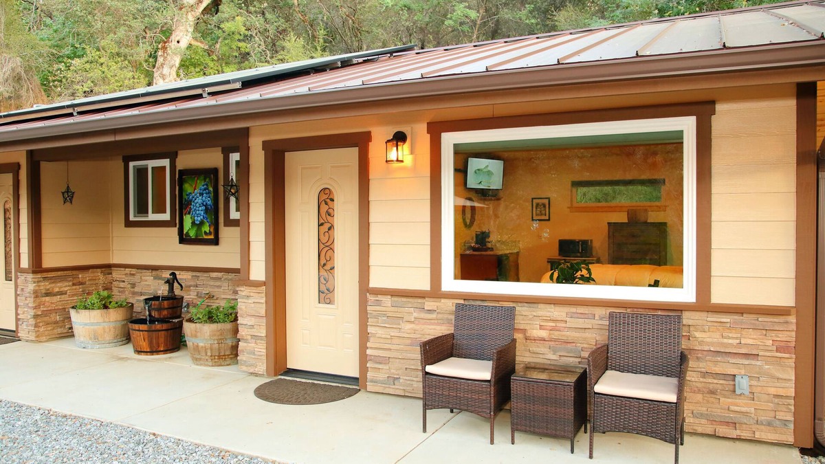 Three Rivers House | Red Mountain Suite 1 mile to Sequoia Natl Park!