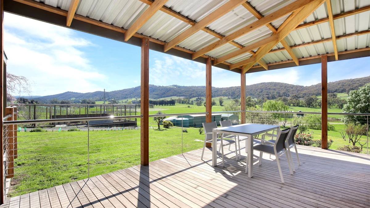 Healesville House | Red Oak Unit - Belaradah on Stefani Estate Vineyard
