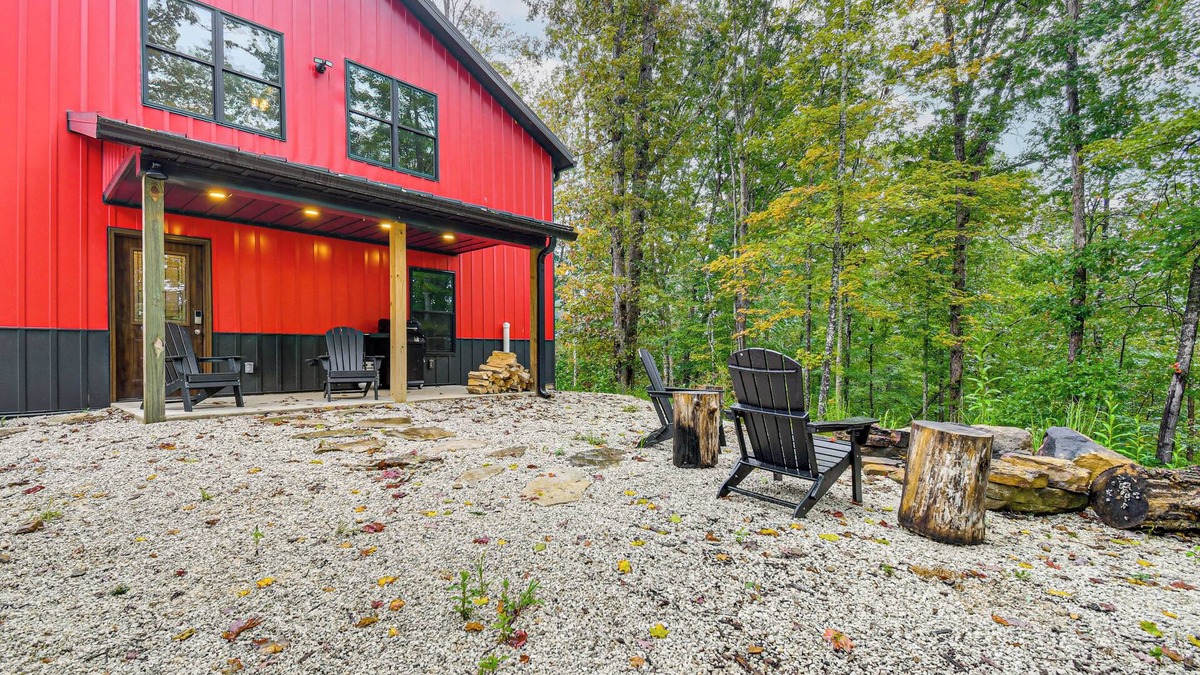 Heidelberg House | Red River Gorge Barndominium: Dog Friendly!