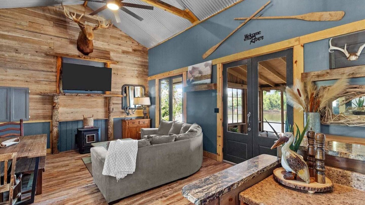 Shreveport Cabin | Red River Lodge with Panoramic River View