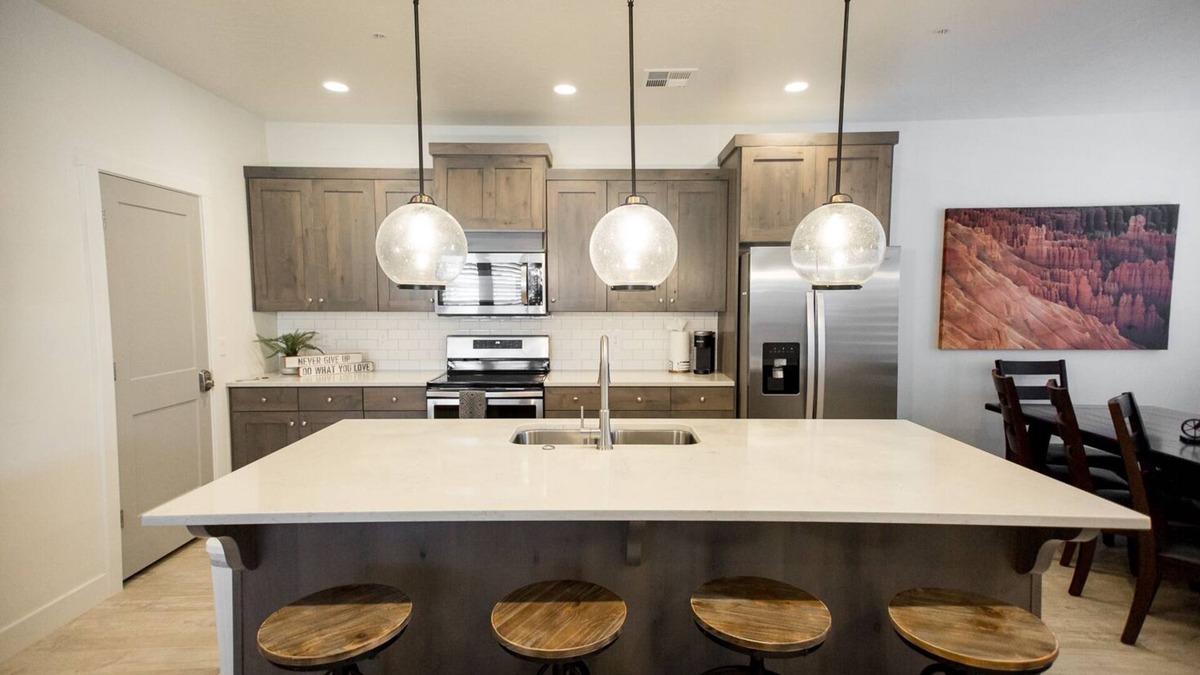 Washington Fields Condo | ⛏️ Red Rock ⛏️ Adventurous Desert Experience | POOL IS OPEN!