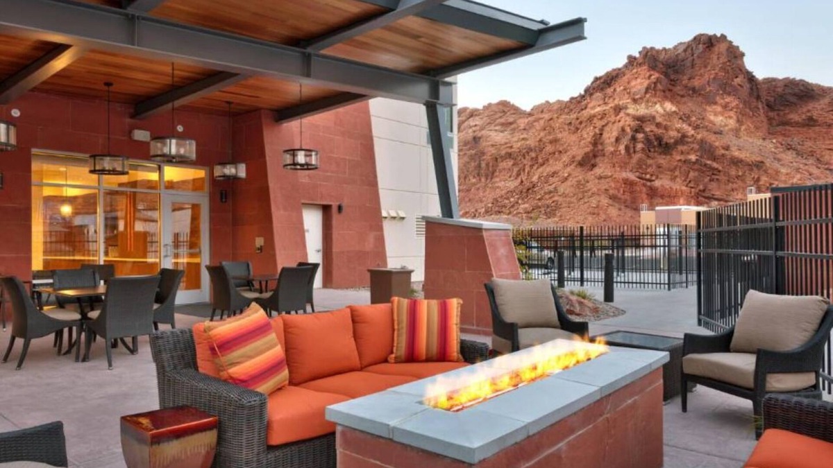 Moab Hotel | Red Rock Retreat with Pool - Quick Drive to Arches and Canyonlands - 4 Units