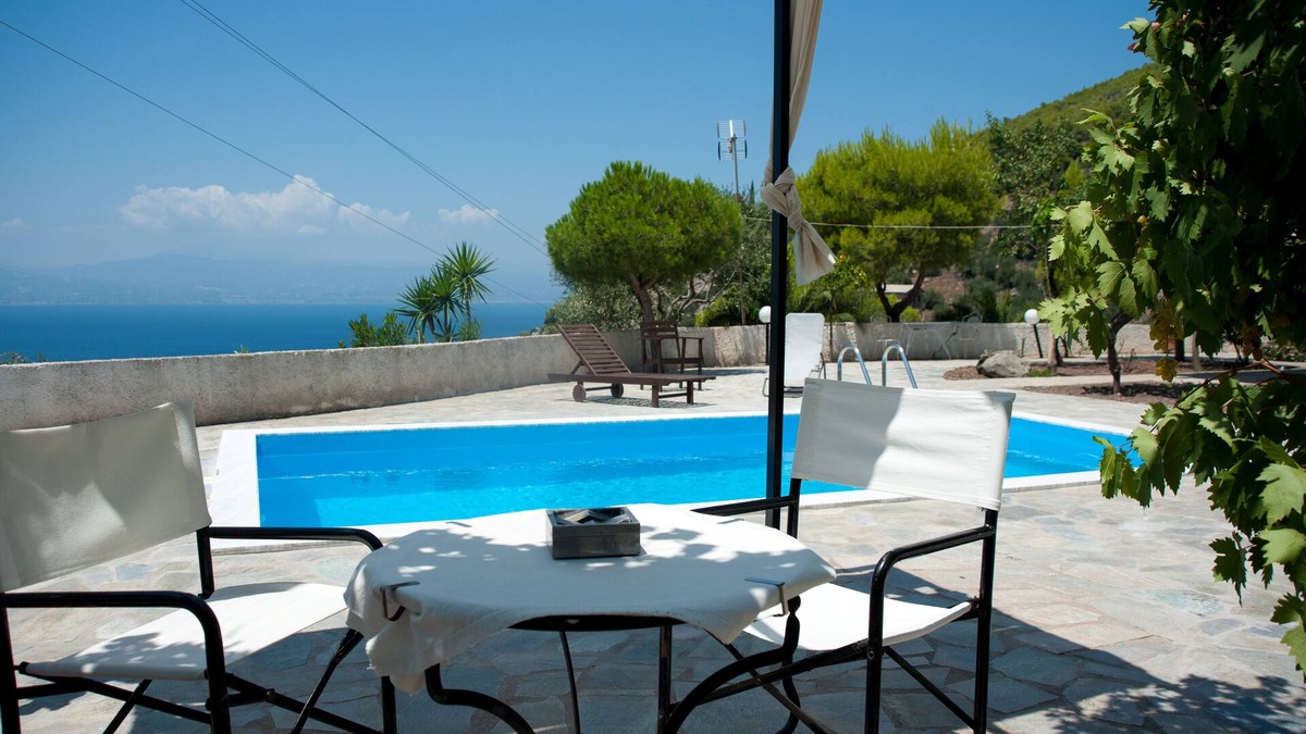 Loutraki-Agioi Theodoroi Villa | Red Rock Villa Loutraki