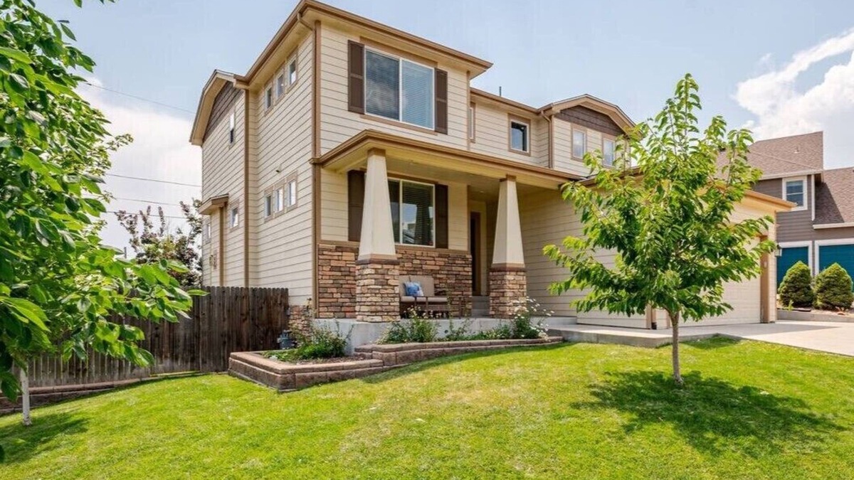 Lakewood House | Red Rocks & Golden Getaway