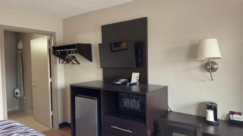 Anderson Hotel | Red Roof Inn Anderson, IN