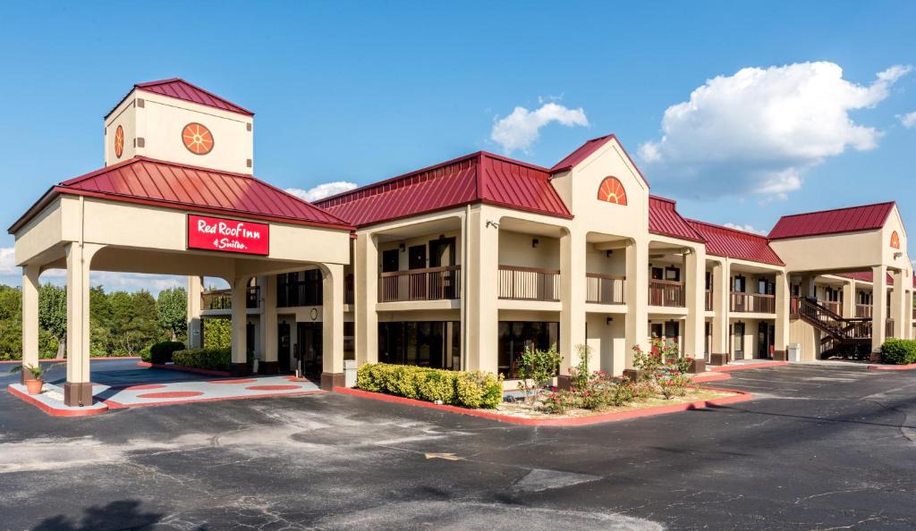 Clinton Hotel | Red Roof Inn & Suites Clinton, TN