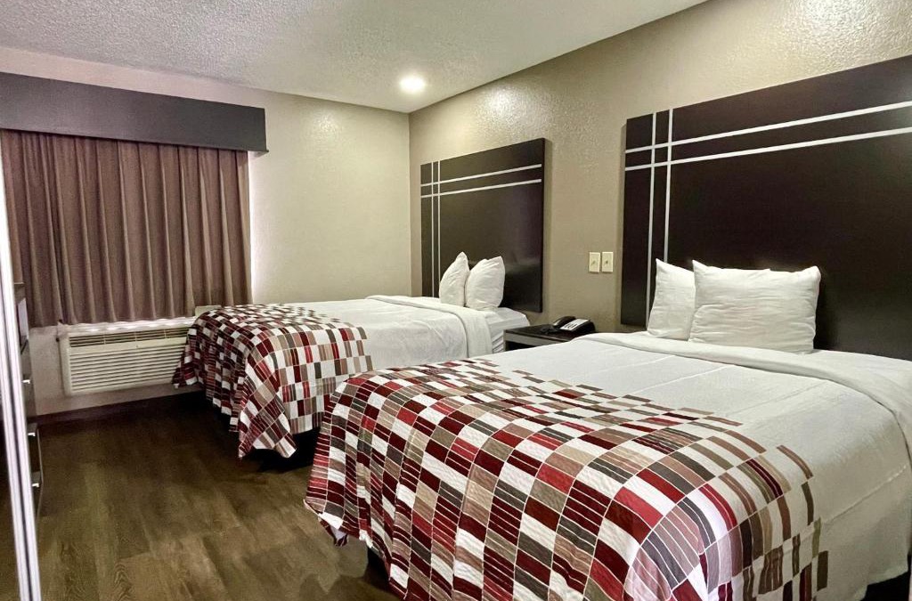 Richland Hotel | Red Roof Inn & Suites Jackson - Richland