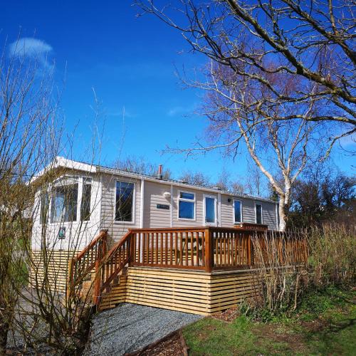 Rhosybol House | Red Squirrel Holiday Home in the Countryside, 10 mins to Lligwy Beach