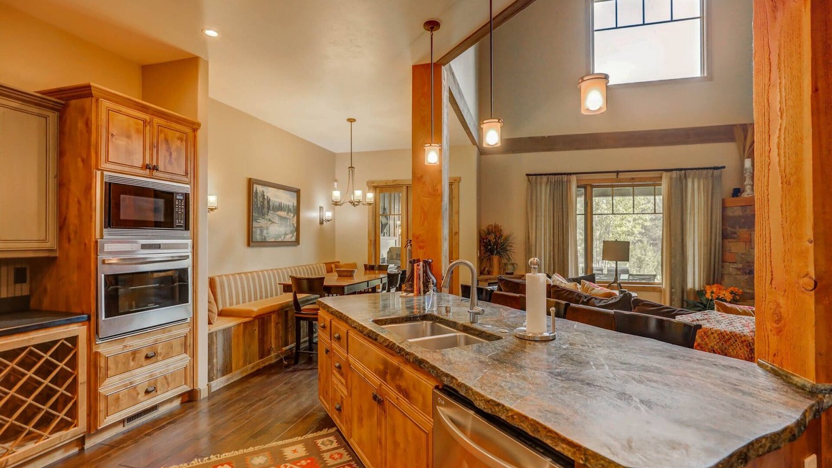 McCall House | Red Tail on the River - Private Hot Tub - River - Clubhouse w/gym, seasonal pool, sauna - Luxury