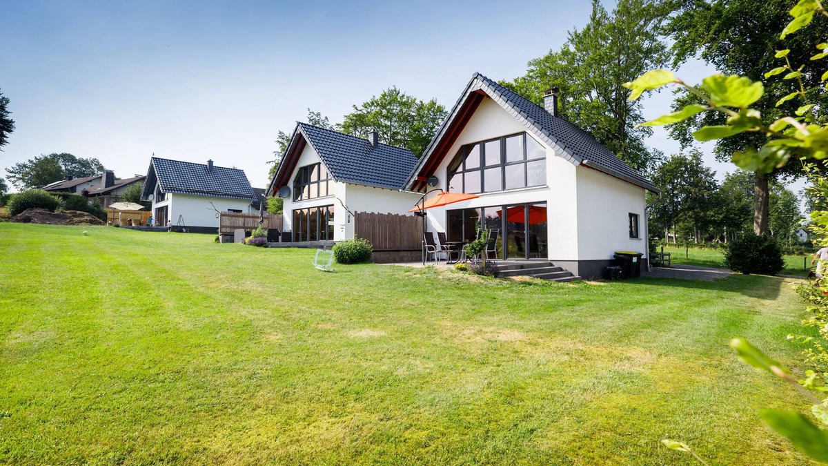 Monschau House | Red vacation home Holiday homes Gehlen Monschau Eifel High Fens