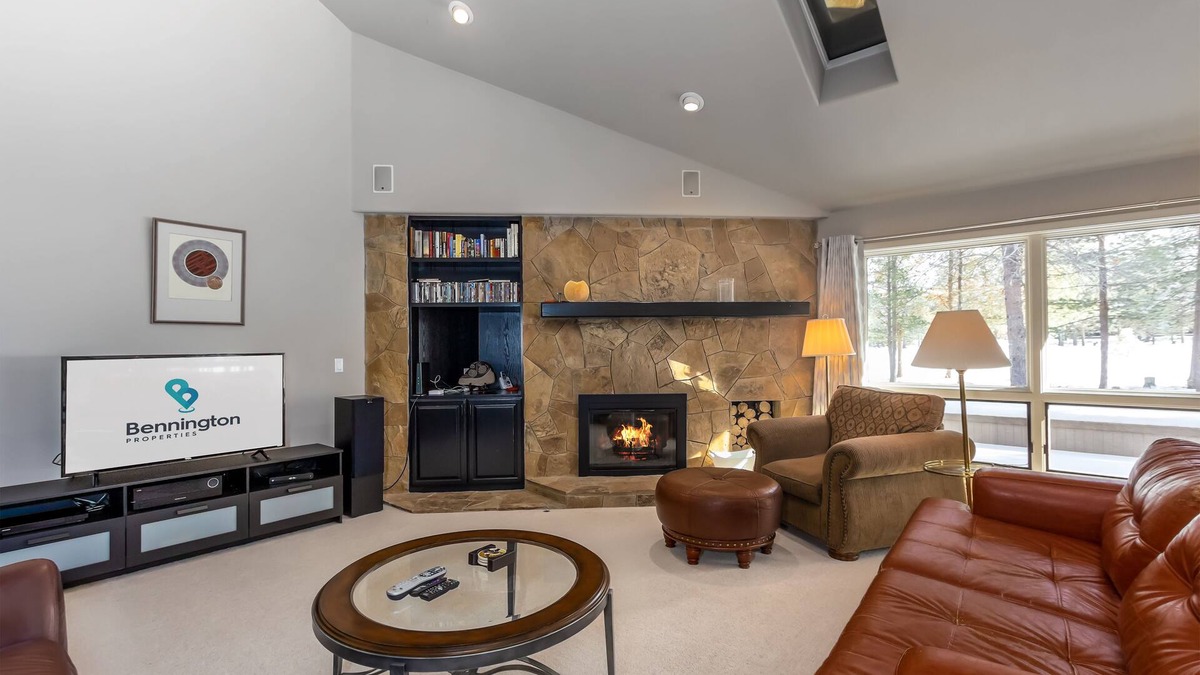 Sunriver House | REDC23 - Spacious Home, Gas Fireplace, Ping Pong
