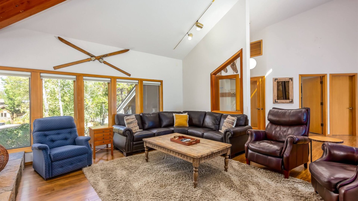 Sunriver House | REDC27 - Spacious Home, Ping Pong, Pool Table