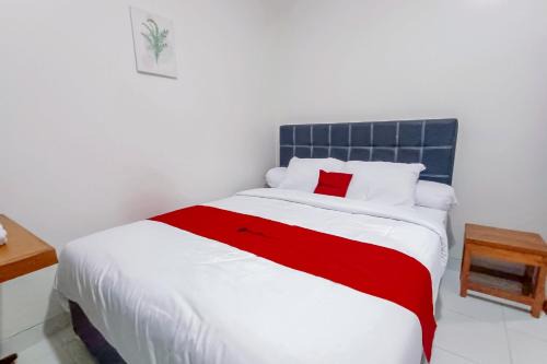 Surakarta Hotel | RedDoorz at Tebee Homestay near Tugu Kartasura