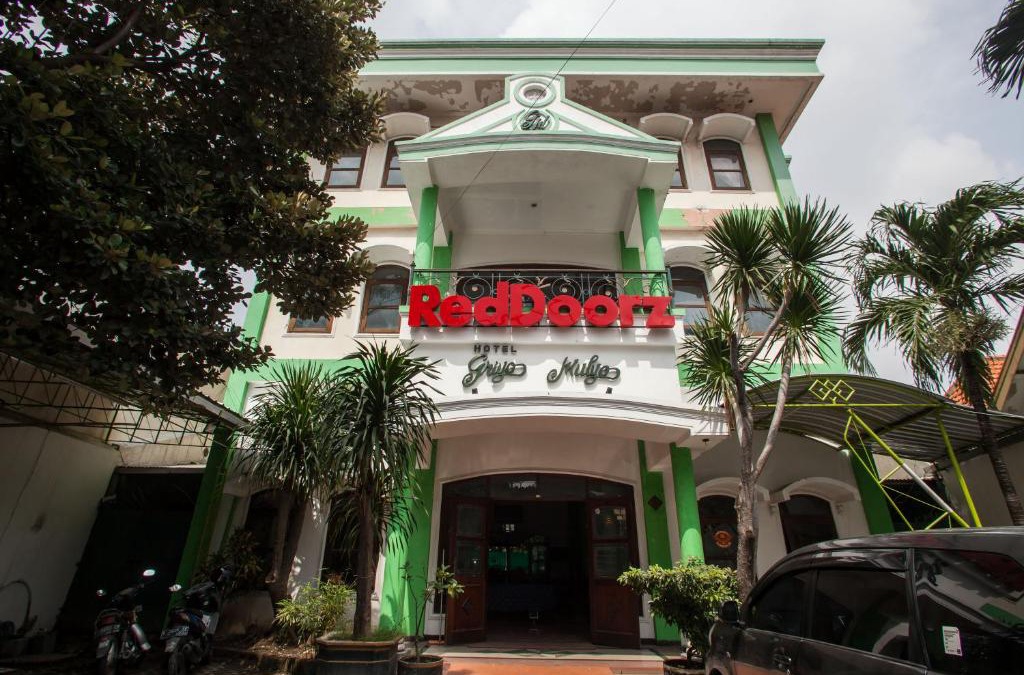 Surabaya House | RedDoorz @ Genteng Surabaya 2