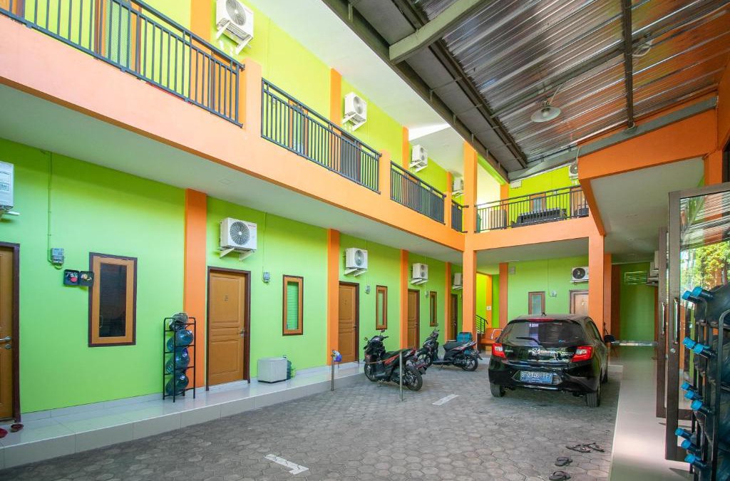North Cirebon House | RedDoorz near Kejaksan Station Cirebon 2