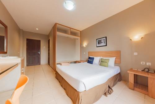 Samarinda Hotel | RedDoorz Plus at Hotel Ulin Samarinda