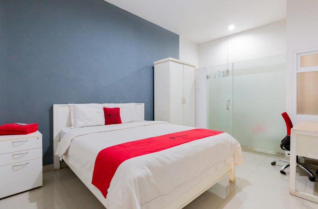 Cikarang House | RedDoorz Plus near Living Plaza Jababeka