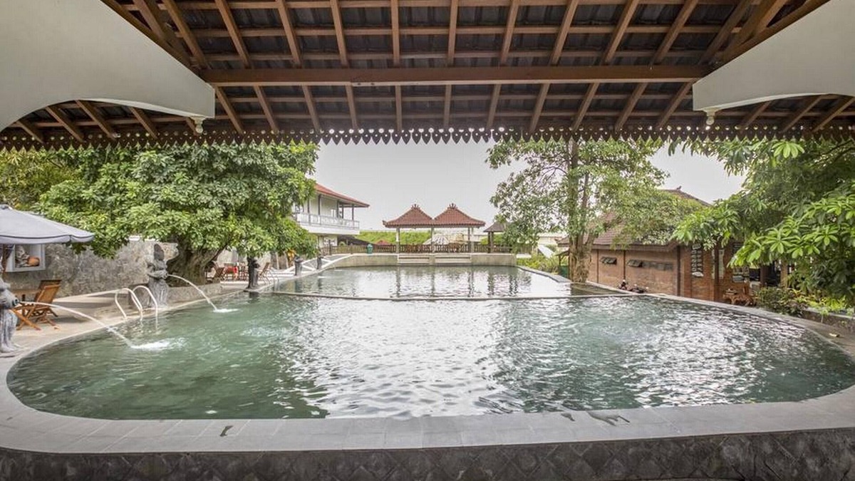 Lawang Hotel | RedDoorz Plus @ Purwodadi