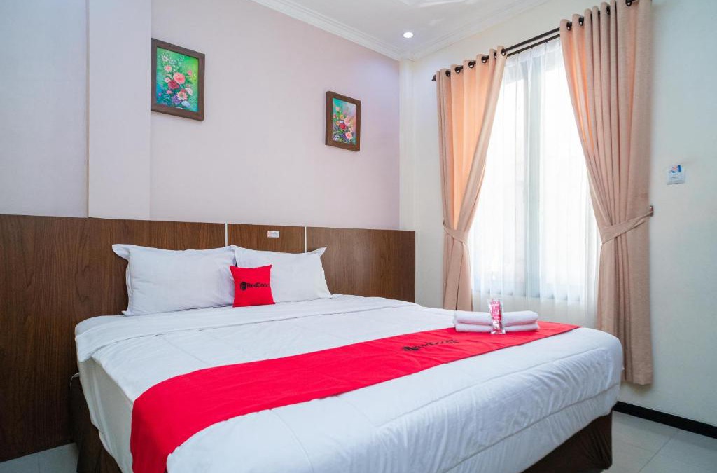Bojonegoro Hotel | RedDoorz Plus Syariah @ Jalan Dokter Wahidin Bojonegoro
