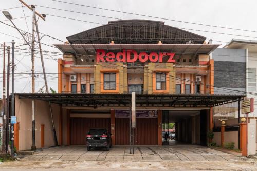 Padang Hotel | RedDoorz Syariah near Universitas Putra Indonesia Padang