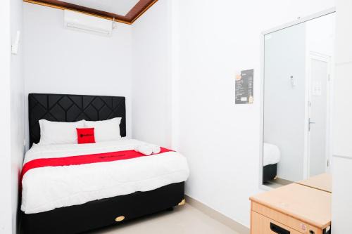 Wates House | RedDoorz Syariah Near Stasiun Wates