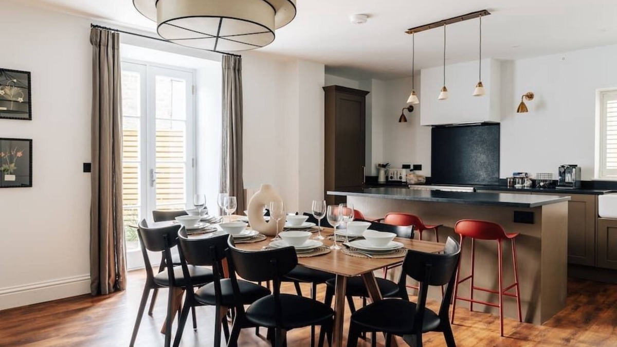 Bristol Apartment | Redland Apartments - Sleeps 12