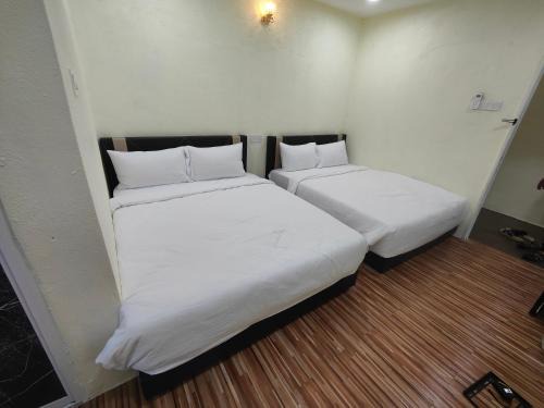 Kampung Penarik Hotel | Reds Roomstay Pantai Penarik 1