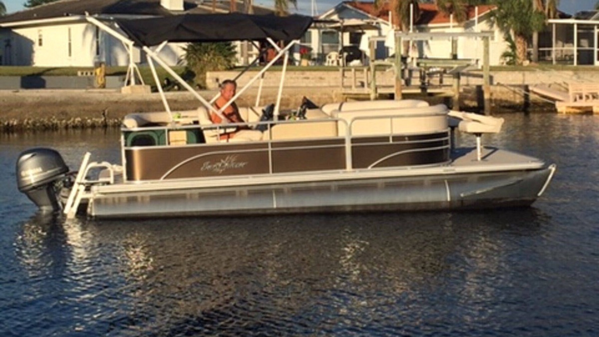 Flor-a-mar House | Reduced Fall/Winter rates. Book your get away now! FREE use of pontoon boat .