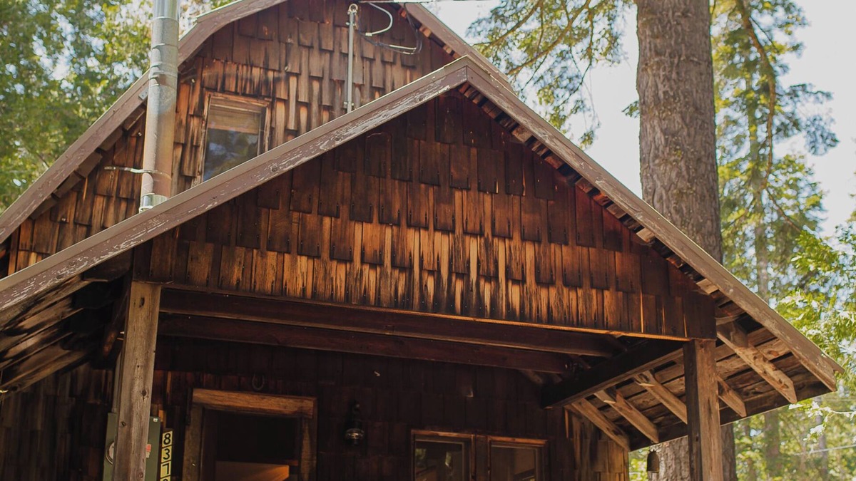 Wilsonia Cabin | Redwood Grove Cabin inside Kings Canyon and Sequoia National Park