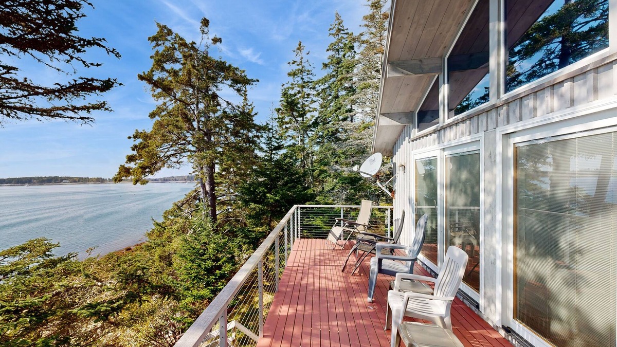 Bass Harbor House | Reed Shore Cottage | Oceanfront house in Bass Harbor with direct beach access