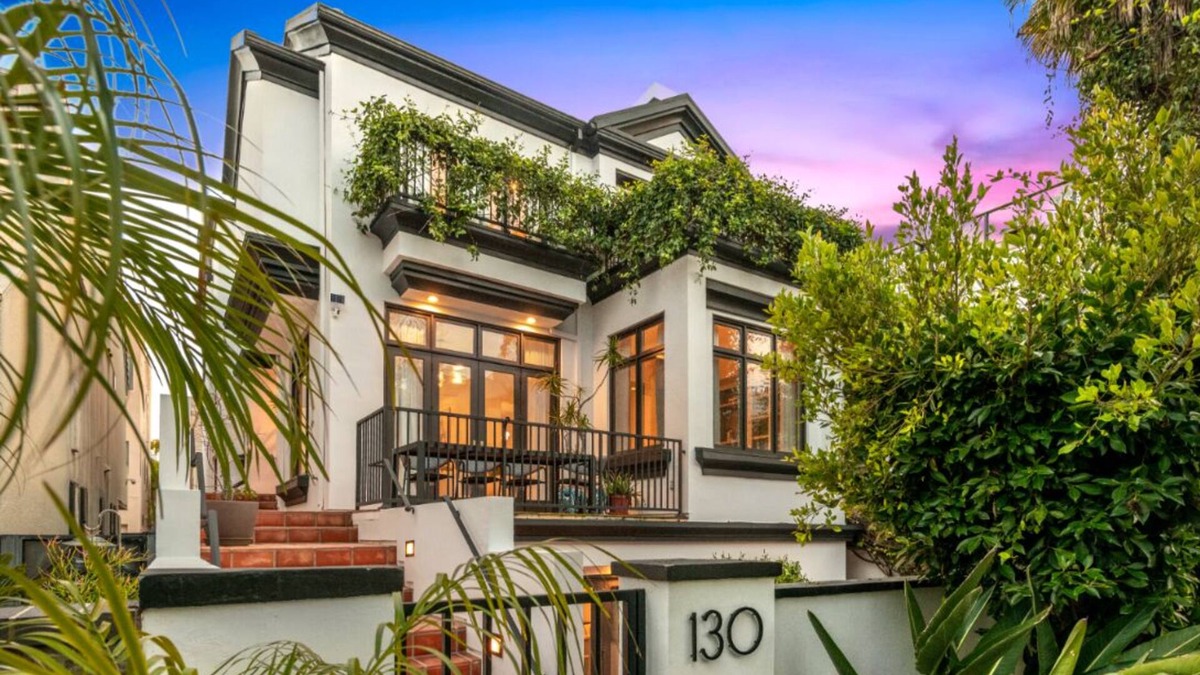 Silver Strand House | Reef Mall - Contemporary Mediterranean Estate with Spectacular Mountain Views