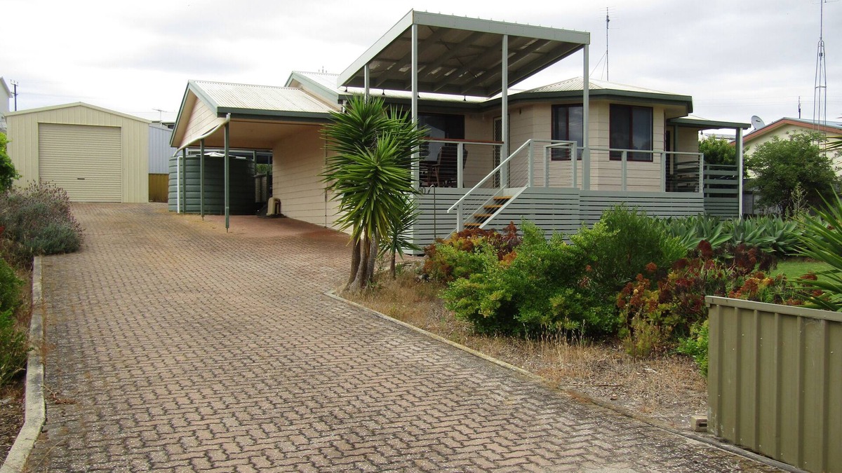 Para Wurlie House | Reel Em Inn - Esplanade position. Winter off peak special!