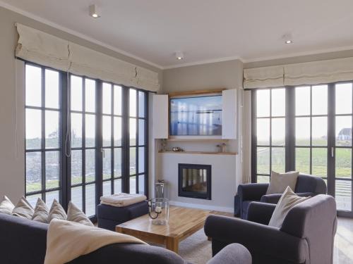 Dranske House | Reetland am Meer - LuxusPlus Reetdachvilla mit 4 Schlafzimmern und Kamin G08