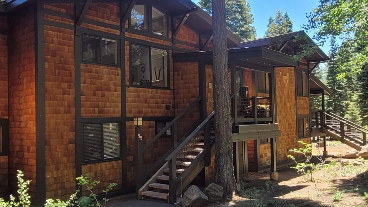 Tahoe City Condo | Refinded Stay Rocky Ridge #95