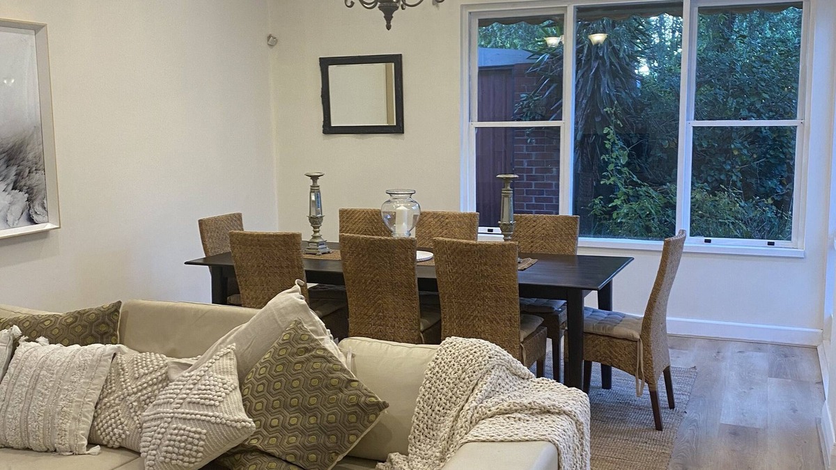 Camberwell House | Refined elegance close to transport, cafes, parks