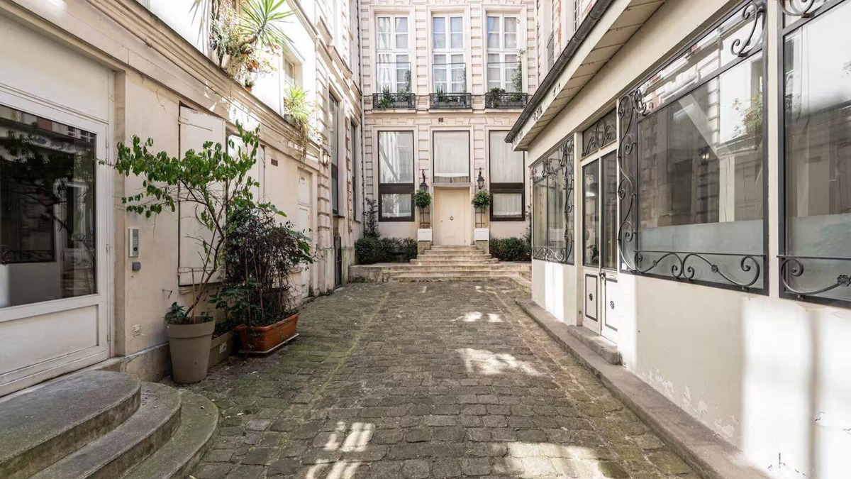 Les Halles Apartment | Refined Lines,Rare Volume – 290m² rare Loft Streamlined Luxury in Historic Paris
