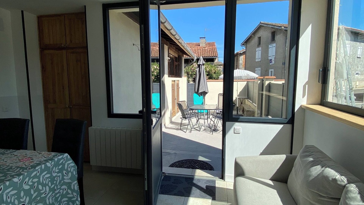 Lorp-Sentaraille Hotel | Refined village house