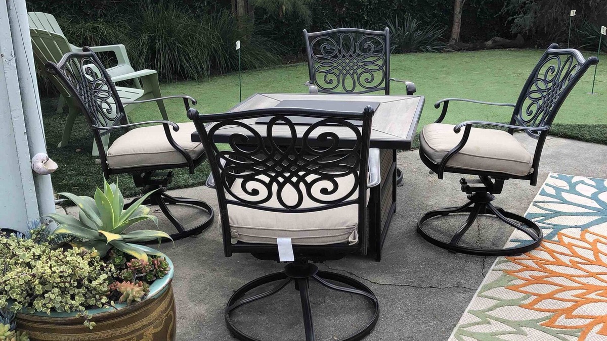 West Alameda Apartment | Refresh and relax in this garden oasis or on the beach 4 blocks away