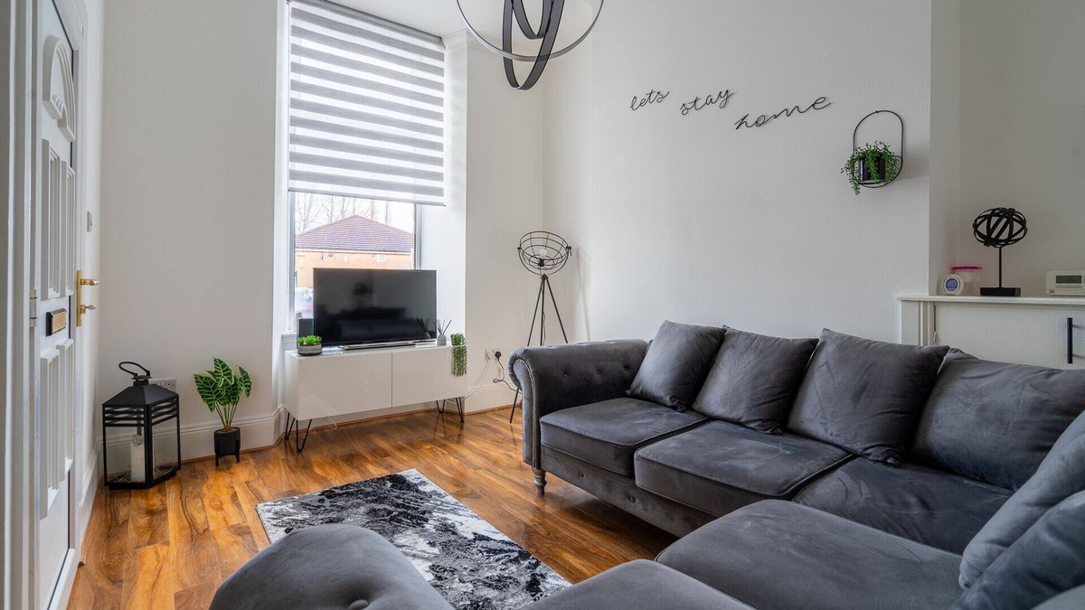 Coatbridge Apartment | Refreshing Modern Apartment in North Lanarkshire