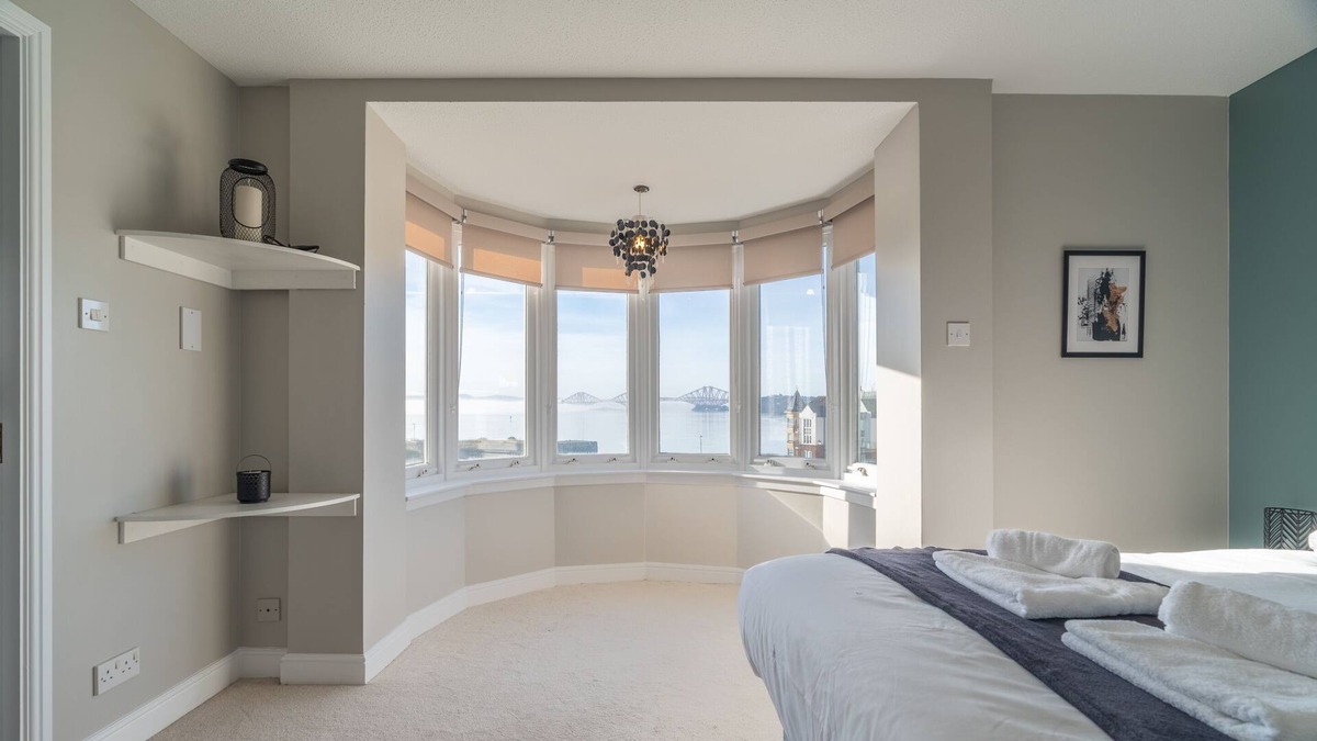St. Davids Apartment | Refreshing Modern Apartment in Dunfermline