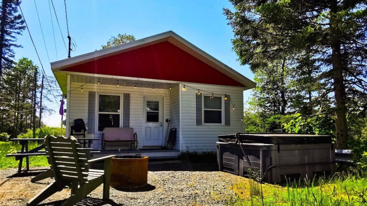 Saint-Tite-des-Caps Ski Chalet | Refuge Cozy, feu, bbq et plein air