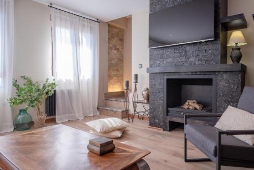 Alfacar House | Refugio invernal con chimenea, barbacoa y jacuzzi