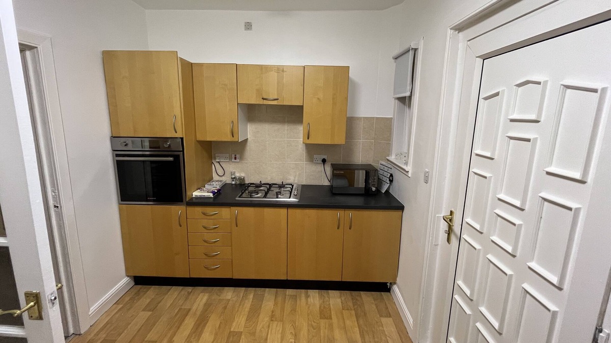 Chryston Apartment | Refurbished Glasgow 2 Bedroom Apartment Easy Access to City Centre