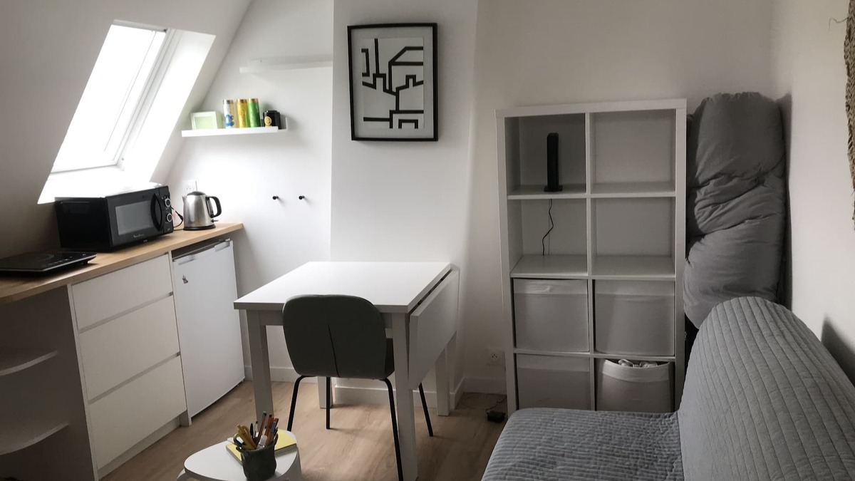 Porte d'Asnieres Apartment | Refurbished studio 11 m2 in Paris , 75017 Villiers, 2 kms far from La Concorde