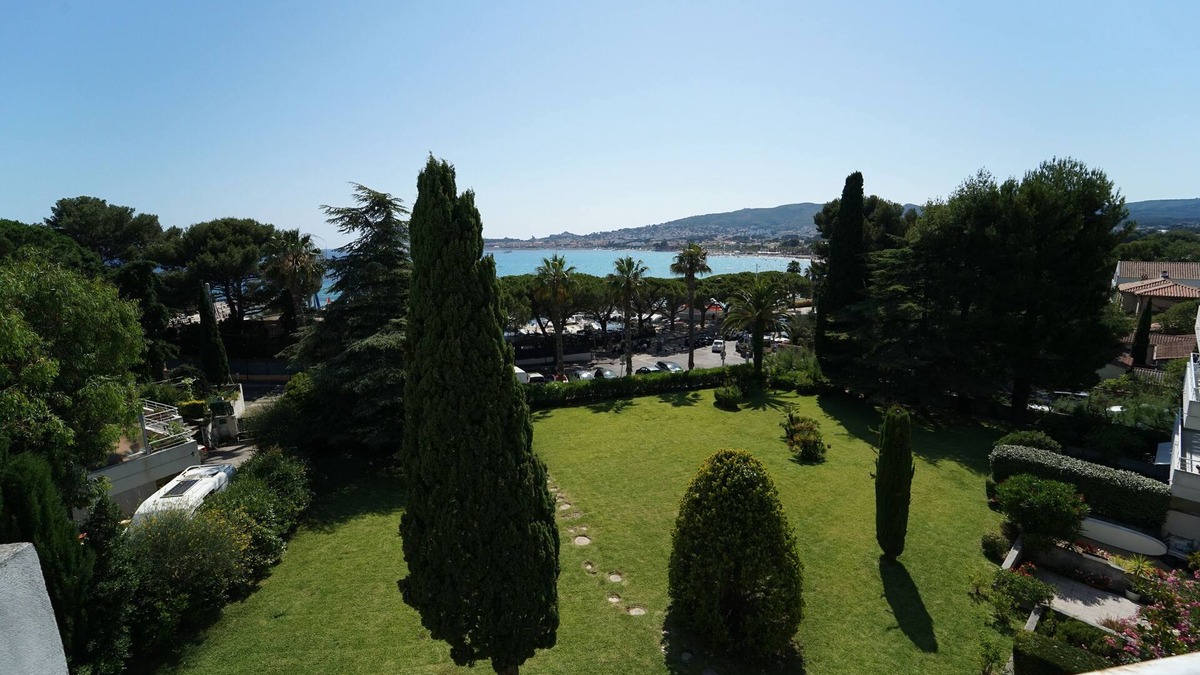 La Ciotat Apartment | refurbished T3 Terrace sea view in Saint Jean area parking space