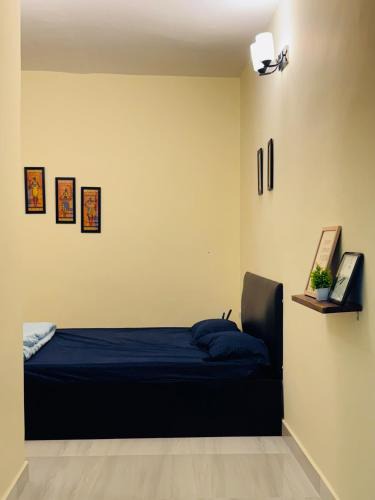 Bhubaneshwar House | Regal Courtyard