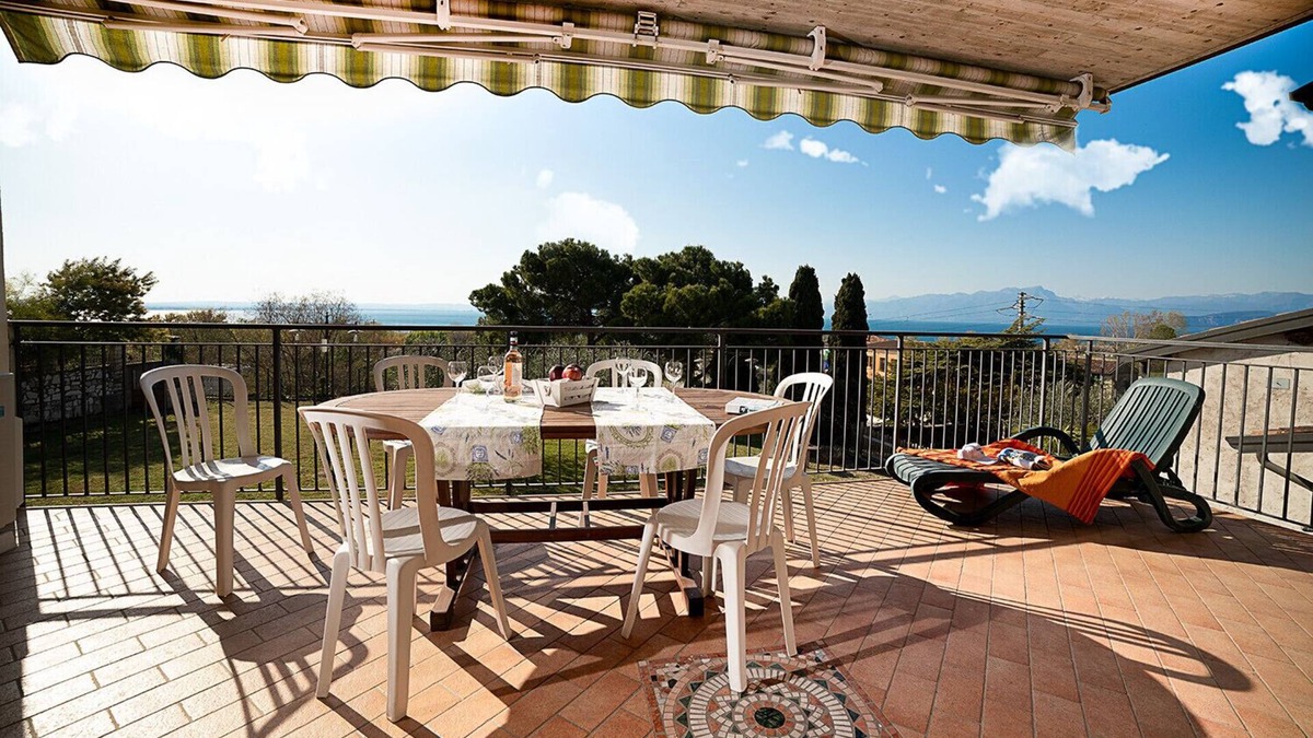 Pacengo Apartment | Regarda - apartment "Eden 1" with terrace with lake view and barbecue