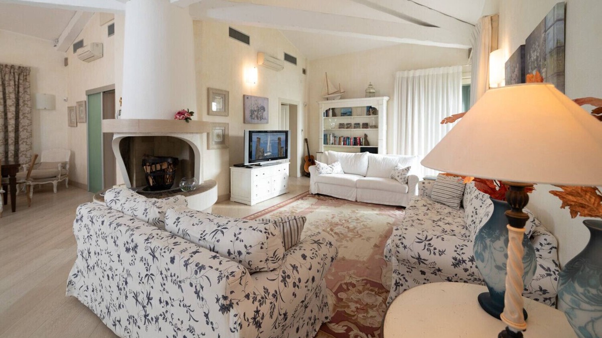 Gralaoni-Pralesi-Cisano Villa | Regarda - "Villa Infinity" with private pool and lake view